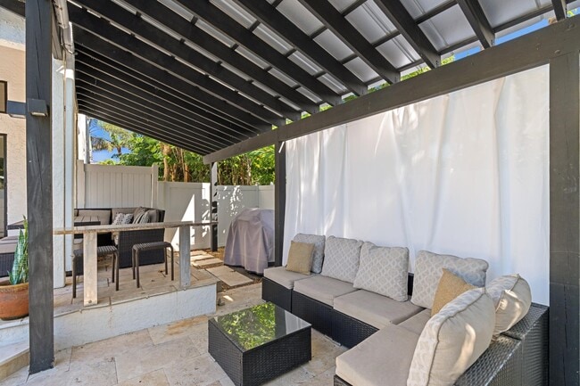 Building Photo - 1050 Brooks Ln