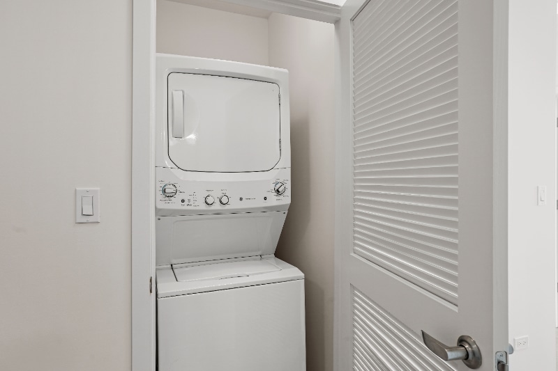 Building Photo - 172 W Superior St