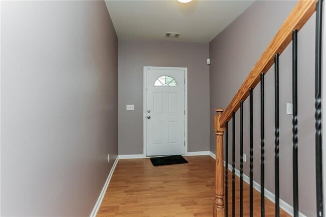 Building Photo - 2860 Ridgeview Dr