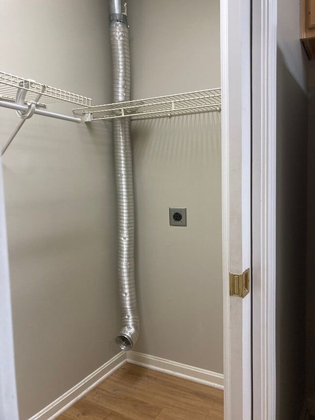 Building Photo - LOCATION LOCATION Location!  Close to Baptist Health Hospital, Shopping, & More