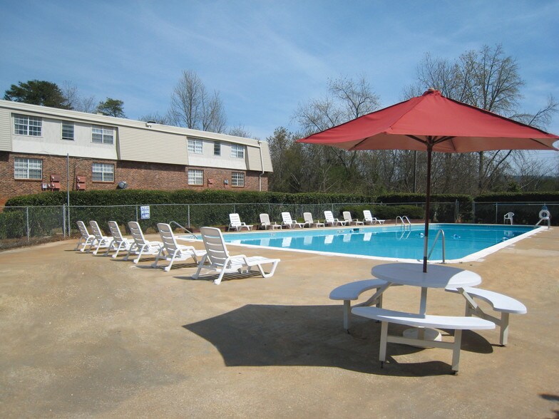 Hunting Ridge Apartments 300 Sulphur Springs Rd Greenville SC 29617 Apartment Finder