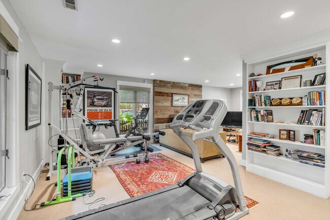 Building Photo - 209 Station 17 St