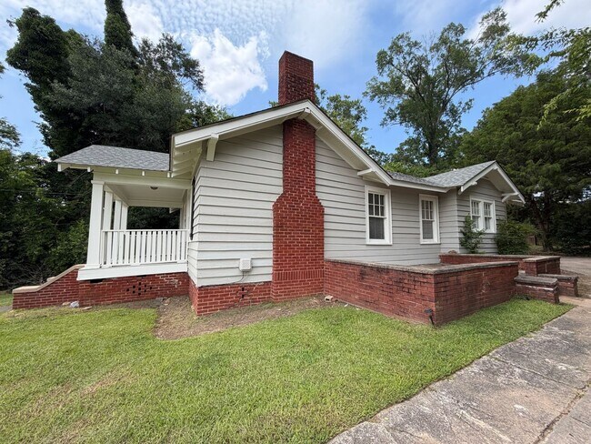 Building Photo - 2/2 House in Old East Rome $1,450