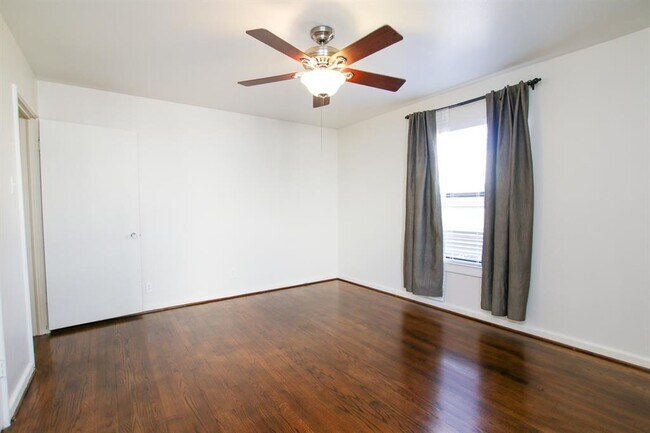 Building Photo - 6824 Southridge Dr