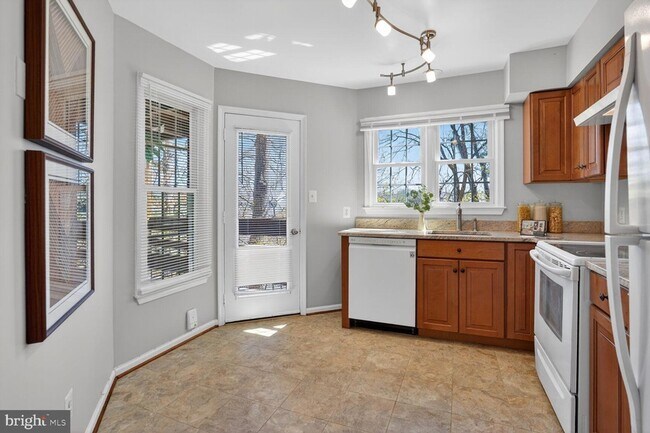 Building Photo - 11116 Beaver Trail Ct