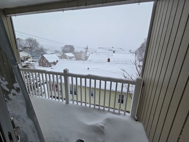 Building Photo - 25 Ekman St