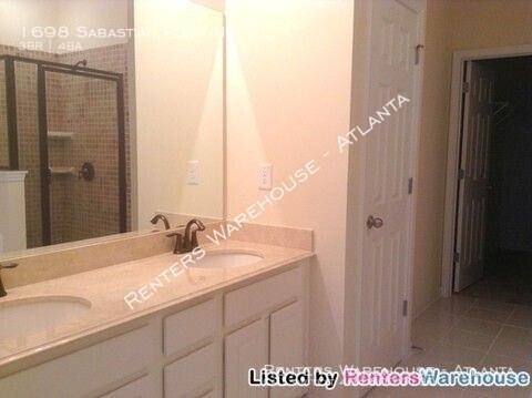 Building Photo - Spacious 3 Story-3 Bath Townhome in North ...