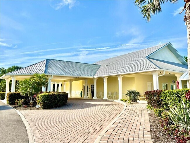 Building Photo - 2121 Heron Lake Dr