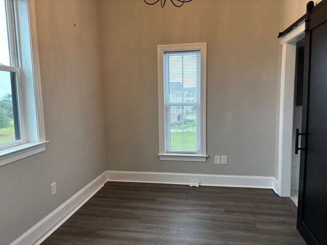 Building Photo - Must see home in Popular Cannonsgate Commu...