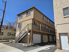 Building Photo - MOVE-IN SPECIAL: $700 OFF THE FIRST FULL M...