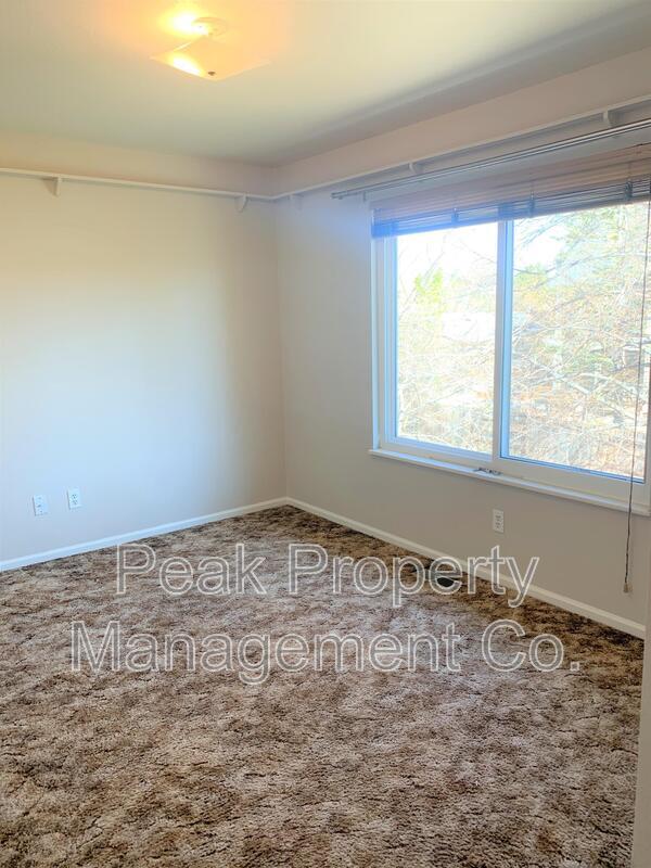 Building Photo - 3201 Wedgewood Ct