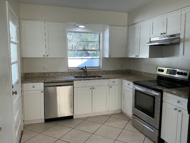 Building Photo - 6806 Mathers Ln