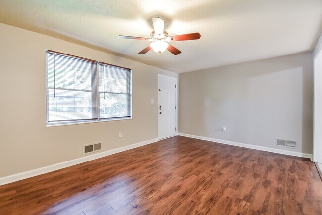 Building Photo - 3938 Windemere Dr