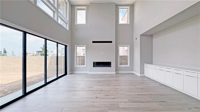 Building Photo - 217 Stage