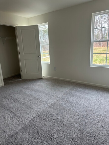 Building Photo - 4749 Foxhollow Trl