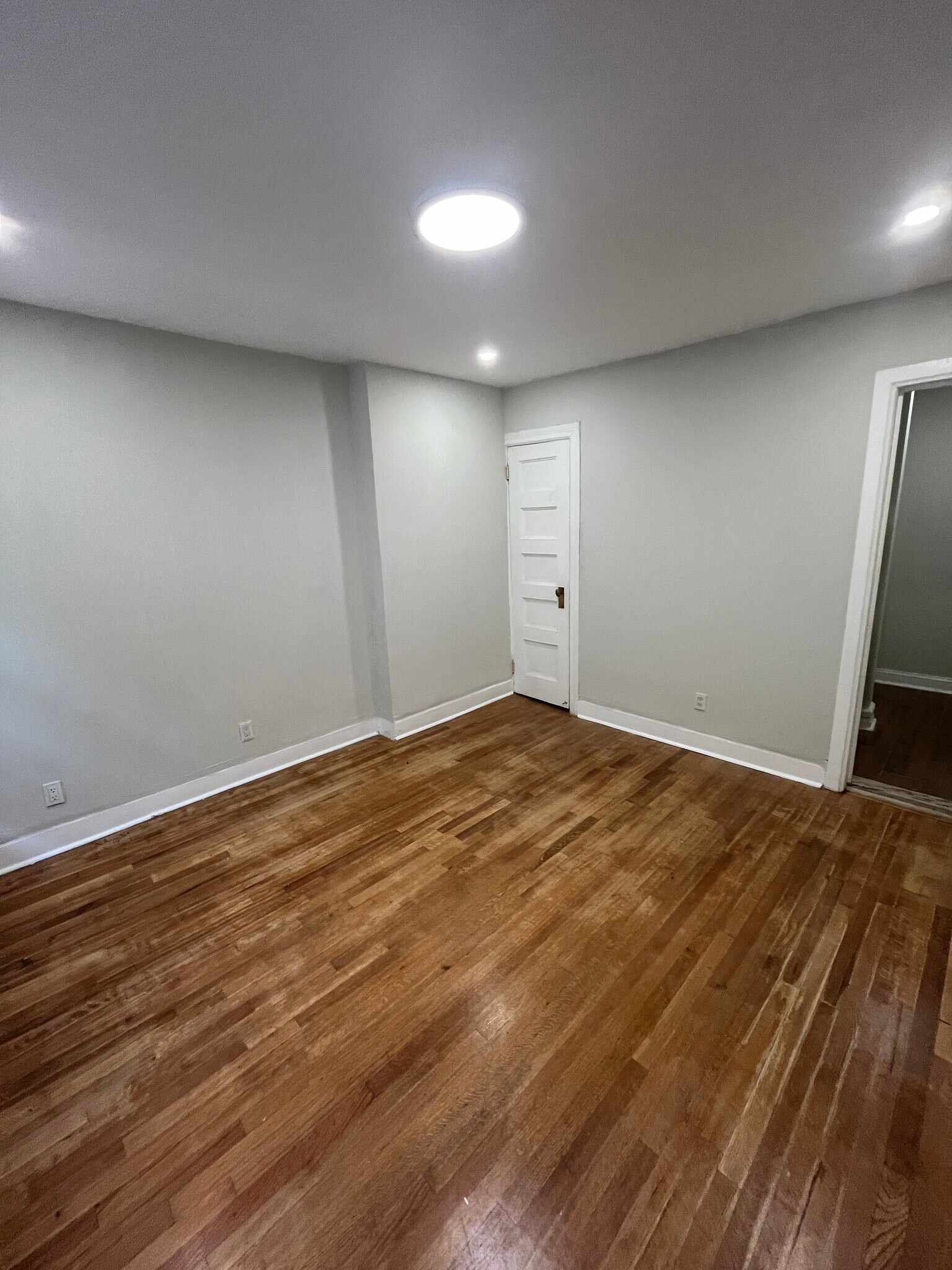 Building Photo - 1061 Clay Ave