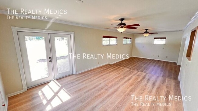 Building Photo - 1516 Dove Dr