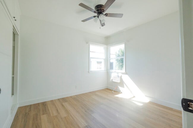 Building Photo - 1214 Huntington Dr