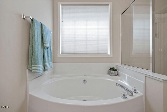 Building Photo - 107 Governors House Dr