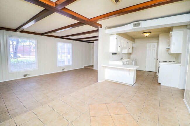 Building Photo - 1310 65th Dr