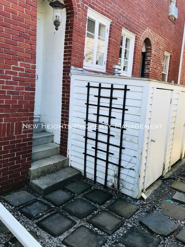 Building Photo - 301 Broad St