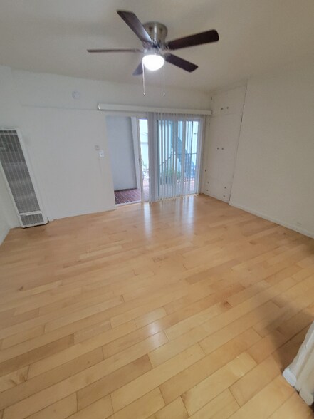 Building Photo - 485 S Roxbury Dr