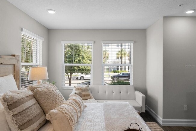 Building Photo - 5351 Bridge St