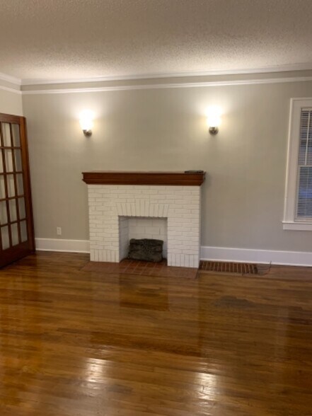 Building Photo - 921 Kennelworth Ave