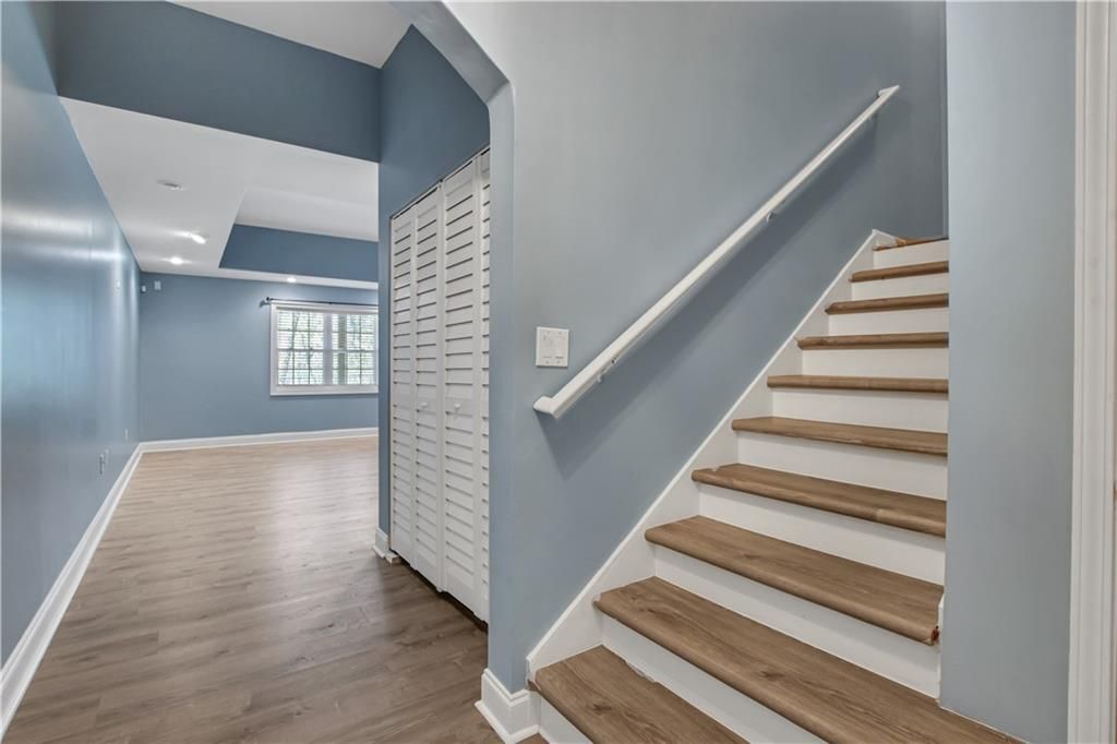 Building Photo - 3345qq Regent Pl SW