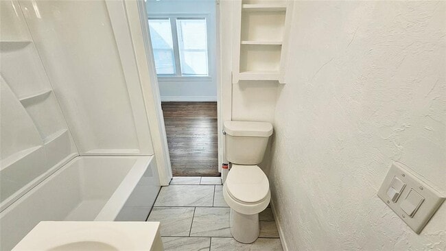 Building Photo - 205 Madison Ave NE