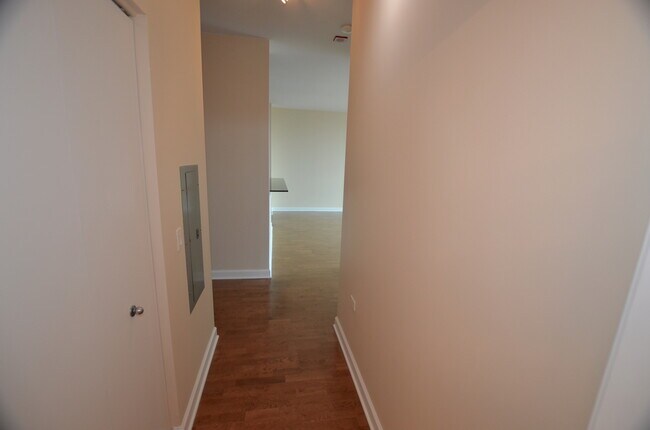Building Photo - 1629 S Prairie Ave