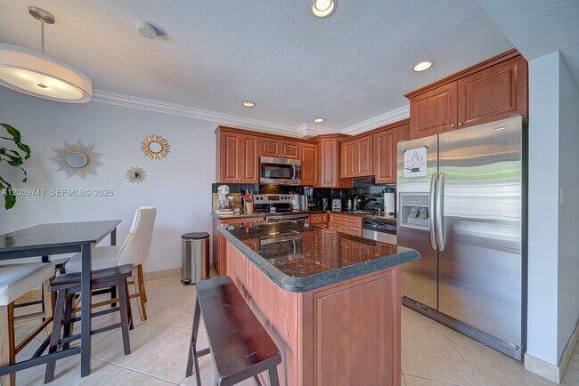 Building Photo - 5555 Ludlam Rd
