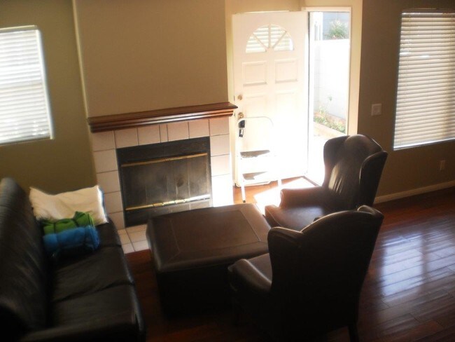 Building Photo - 3938 Cochran St