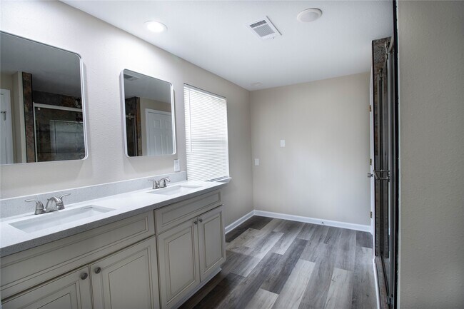 Building Photo - 20571 Lodge Rd