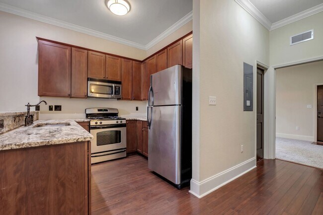 Building Photo - Midtown Tallahassee Townhome