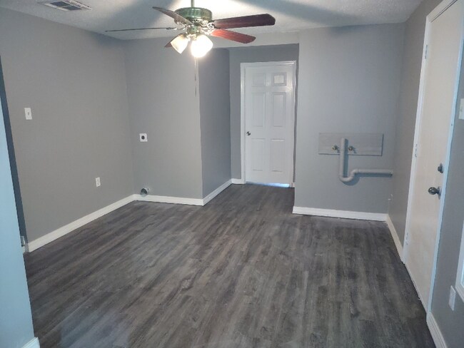 Building Photo - 2000 Filhiol Ave