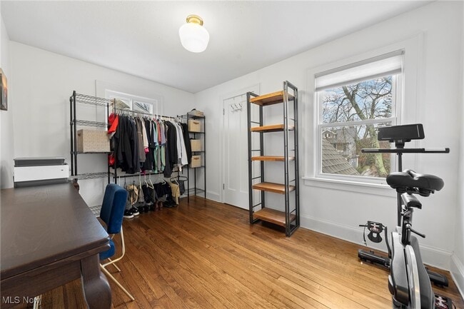 Building Photo - 3478 Northcliffe Rd