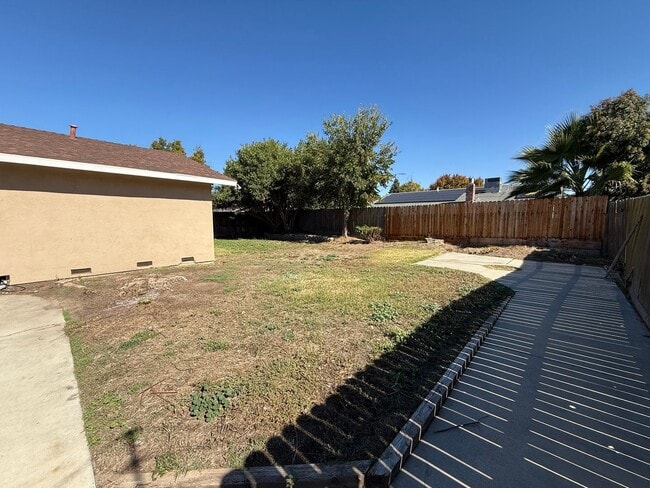 Building Photo - 4-bedroom single story in East Modesto!