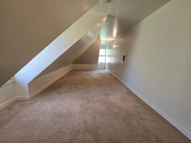 Building Photo - 420 N 12th St