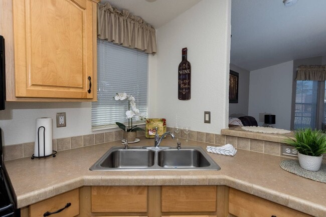 Building Photo - 9351 E 28th St