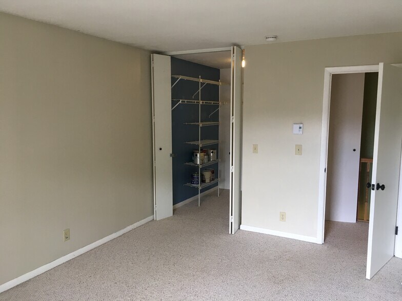Building Photo - 280 Ledgewood Cir