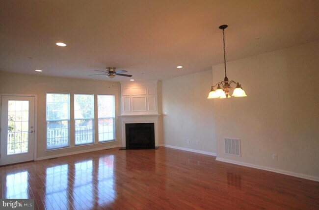 Building Photo - 515 Ellison Dr