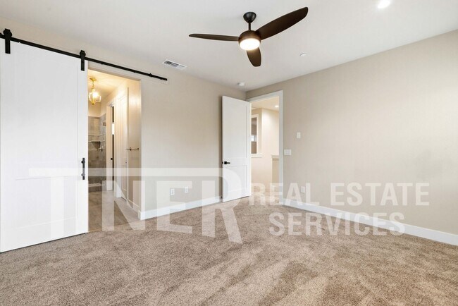 Building Photo - 8931 Fair Oaks Blvd