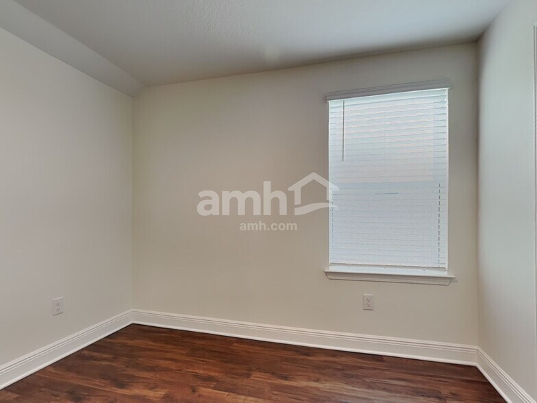 Building Photo - 27550 St Andrews Ave