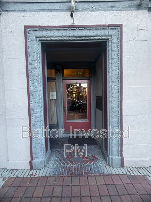 Building Photo - 526 B St