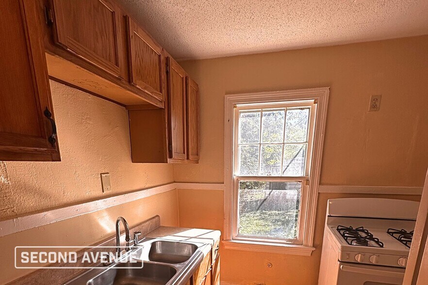 Building Photo - 2455 Twain Ave