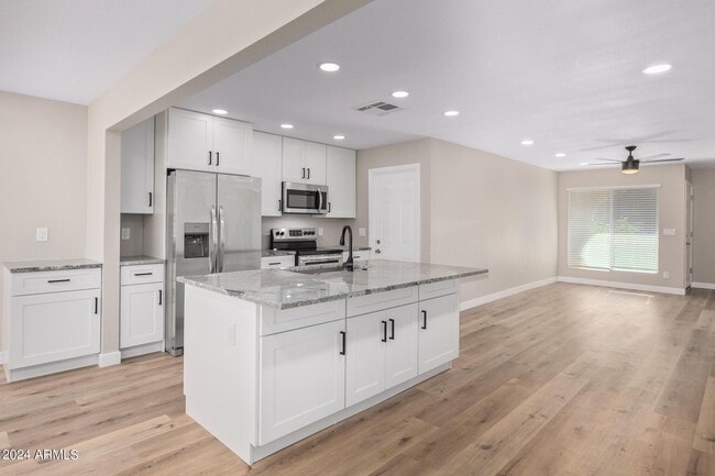 Building Photo - 1747 S Windsor