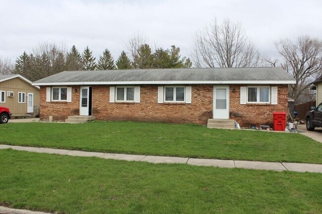 Primary Photo - 1126-1128 Sunset Ave