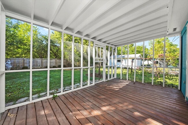 Building Photo - Updated Grayslake Home with Sunroom and Fl...