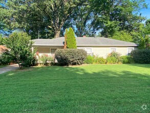 Building Photo - 3 bed / 2 bath in Colonial Acres w/ ss app...